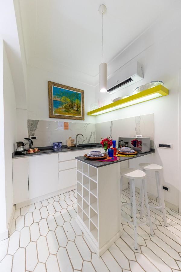 Suite Apartment Capri Con Jacuzzi In Piazzetta Extérieur photo