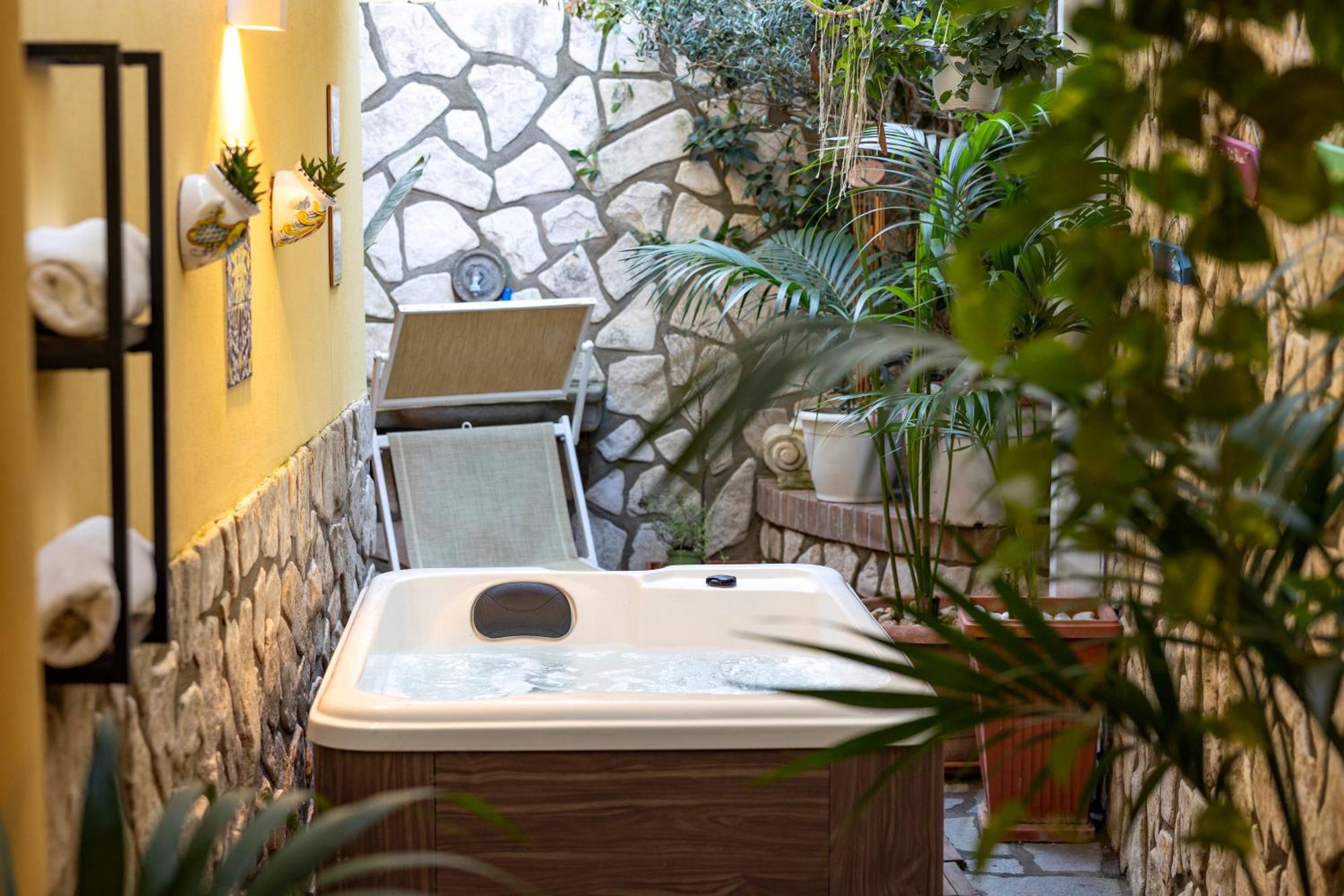 Suite Apartment Capri Con Jacuzzi In Piazzetta Extérieur photo